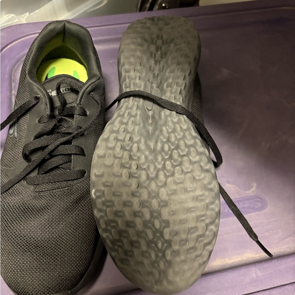 Skechers Men's Black Athletic Shoes - Picture 2 of 6